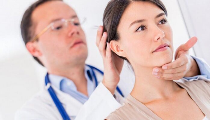 doctors examine patients who have neck pain